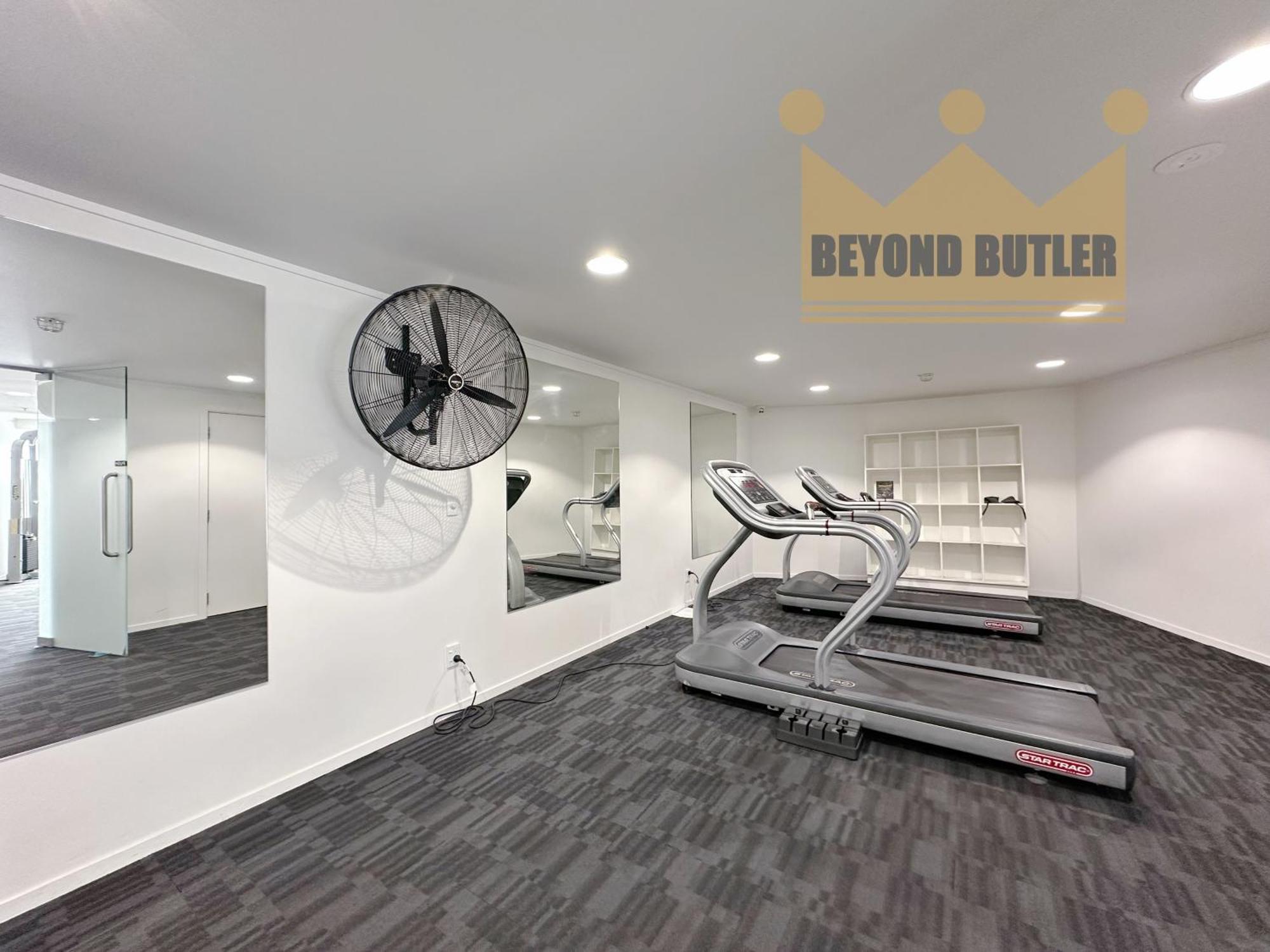 Modern 2b On Queen St With Free Gym! Apartment