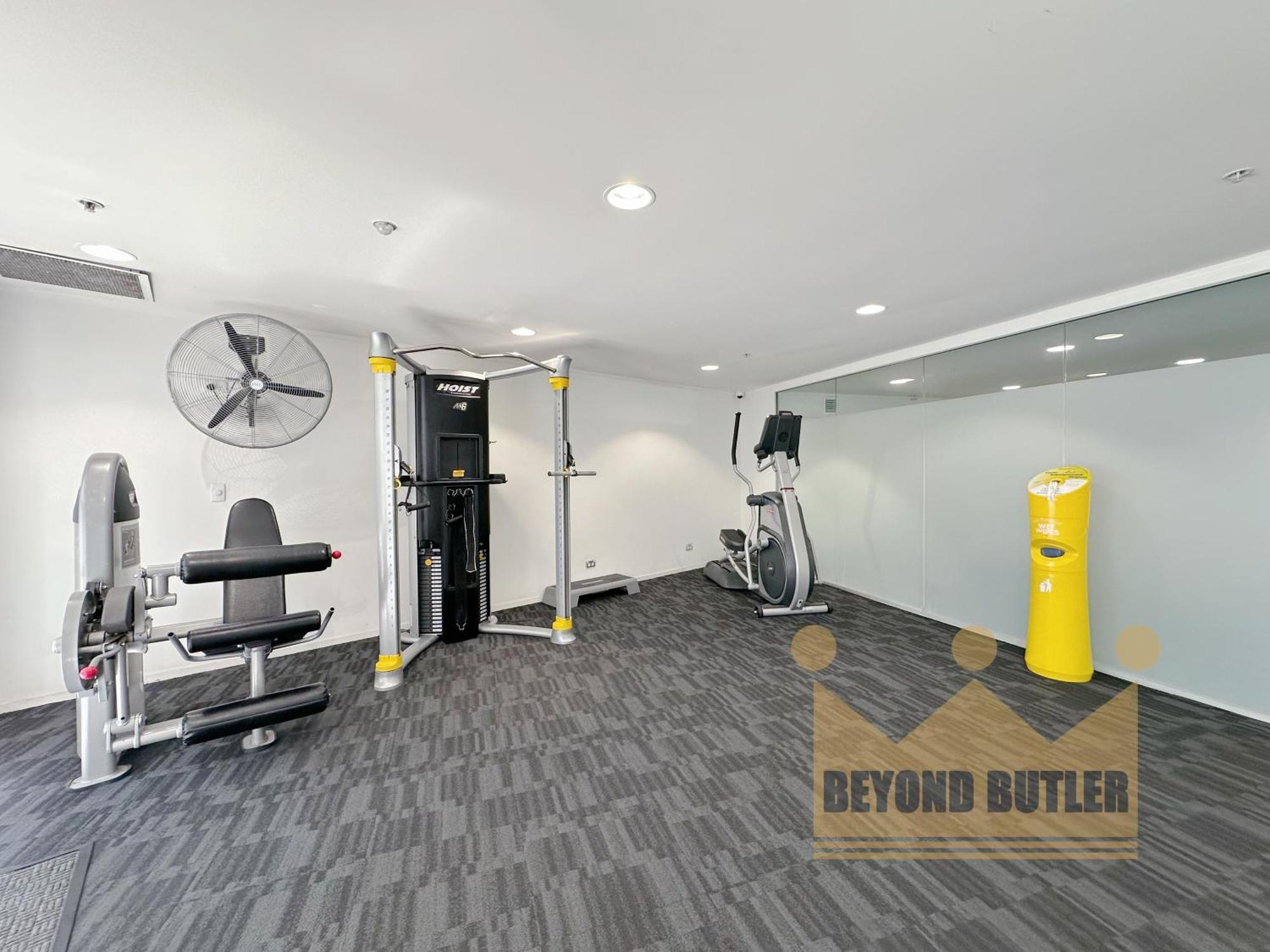 Modern 2b On Queen St With Free Gym! Apartment *